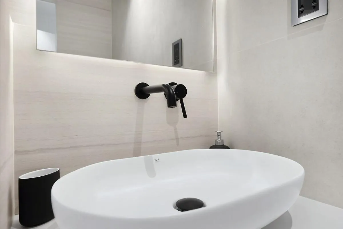 First Class 2Br Serene Luxury Retreat Dubai United Arab Emirates